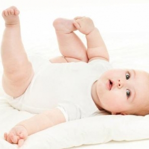 宝宝的脐带怎么护理最好？